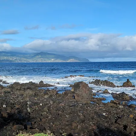 Casa Baleia Laranja Ocean-front Villa Madalena (Azores)