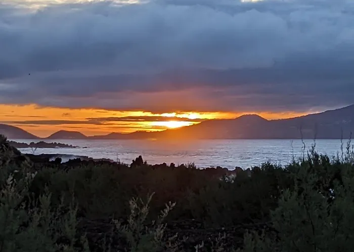 Casa Baleia Laranja Ocean-front * Madalena (Azores)