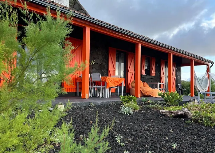 Casa Baleia Laranja Ocean-front