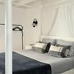 Casa Baleia Laranja Ocean-front Villa