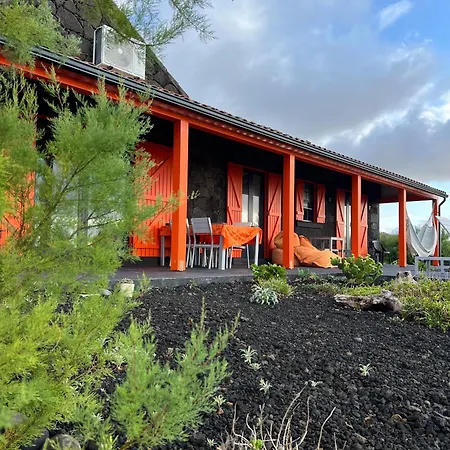 Casa Baleia Laranja Ocean-front