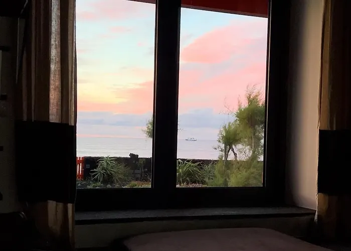 Villa Casa Baleia Laranja Ocean-front Madalena (Azores)